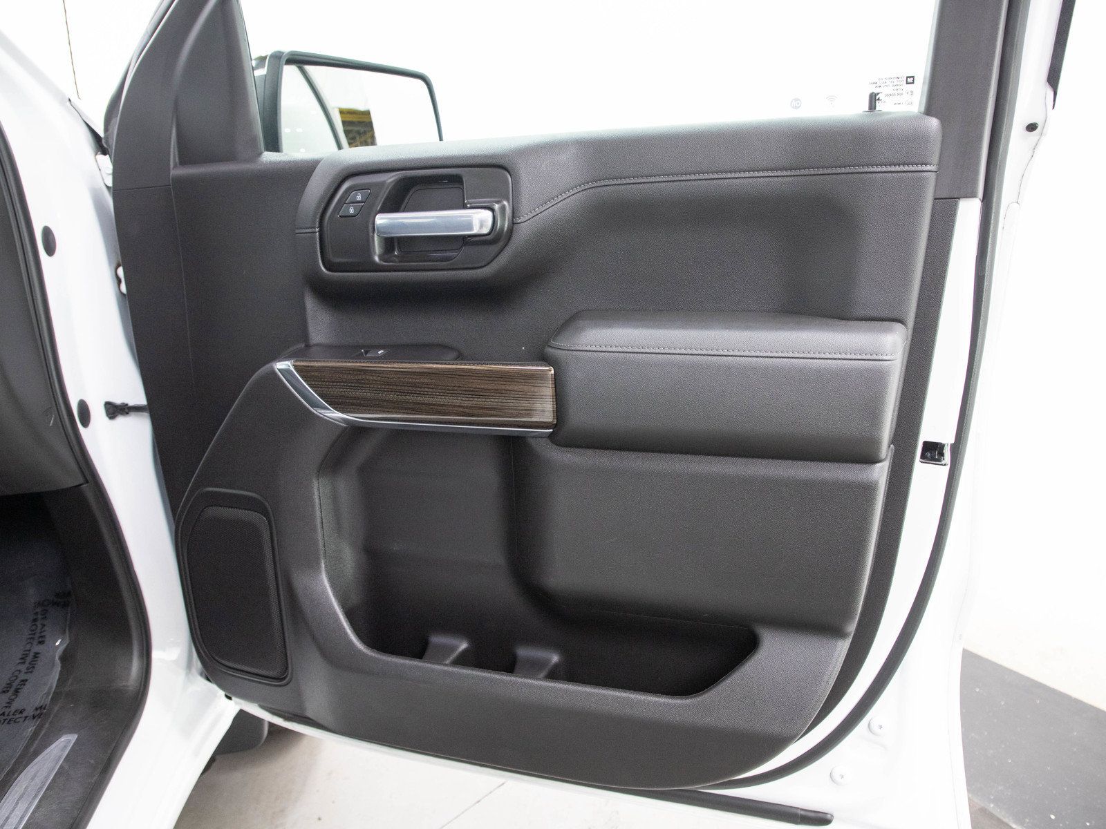 Used 2021 Chevrolet Silverado 1500 LT AWD/4WD image 9