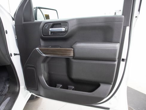 Used 2021 Chevrolet Silverado 1500 LT AWD/4WD image 9