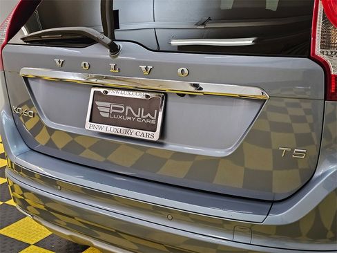 Used 2017 Volvo XC60 T5 Inscription w/ Advanced Package image 13