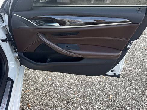 Used 2018 BMW 540i image 14