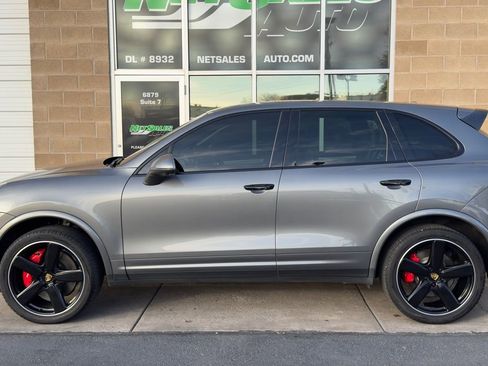 Used 2018 Porsche Cayenne Turbo image 2