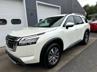 Used 2022 Nissan Pathfinder SL image 1