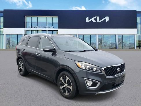 Used 2018 Kia Sorento EX w/ EX Advanced Touring Package image 2