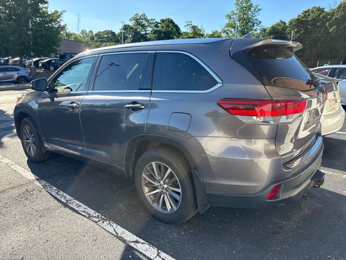 Used 2018 Toyota Highlander XLE AWD/4WD image 5