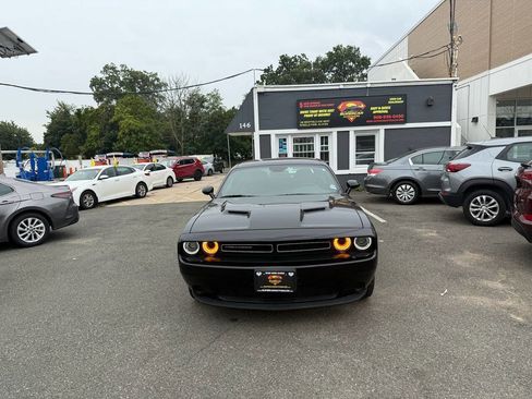 Used 2023 Dodge Challenger SXT image 2