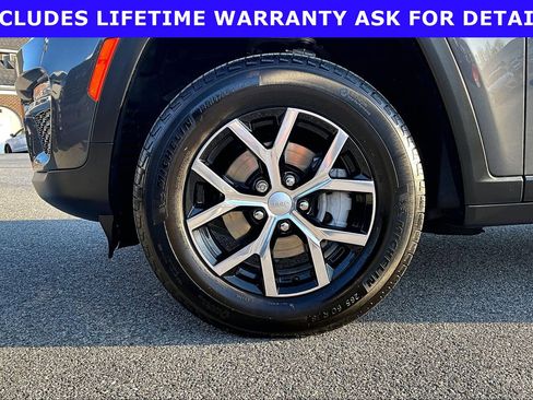 Used 2025 Jeep Grand Cherokee Limited AWD/4WD image 8