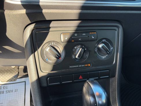 Used 2012 Volkswagen Beetle 2.5 image 30