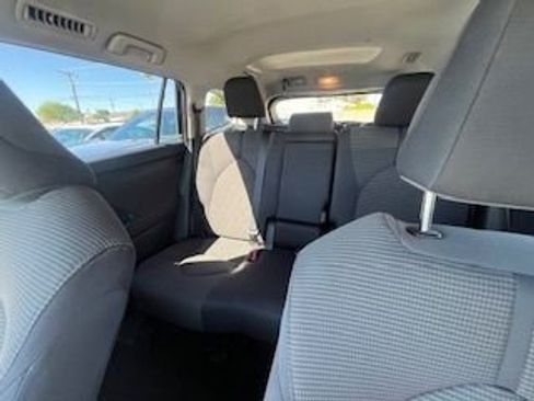 Used 2025 Toyota Highlander LE image 17