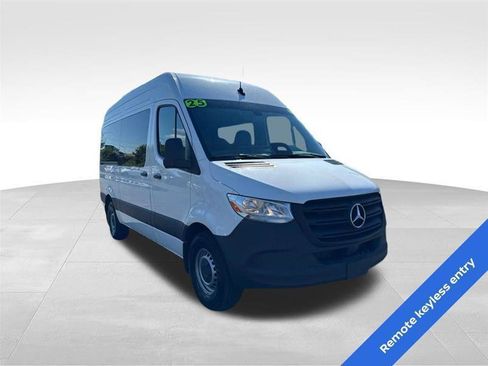 Used 2025 Mercedes-Benz Sprinter 2500 image 3