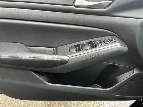 Used 2025 Nissan Altima 2.5 SV image 18