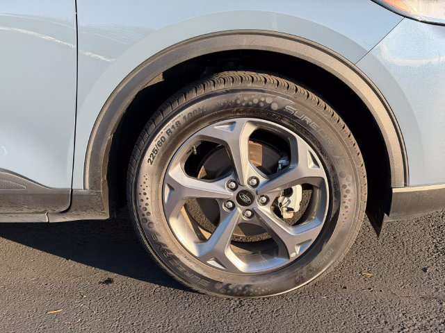 Certified 2025 Ford Escape ST-Line Select AWD/4WD image 11