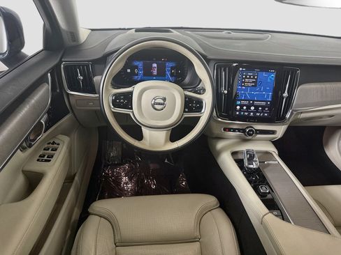Used 2025 Volvo V90 B6 Cross Country Ultra w/ Protection Package Premier AWD/4WD image 17