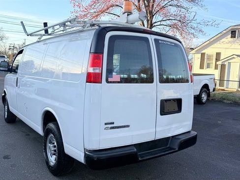 Used 2011 Chevrolet Express 2500 RWD image 2