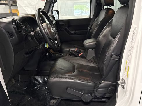 Used 2014 Jeep Wrangler Unlimited Sahara AWD/4WD image 6