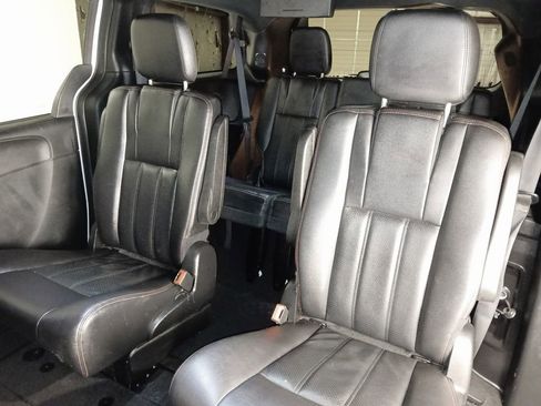 Used 2019 Dodge Grand Caravan GT FWD image 14