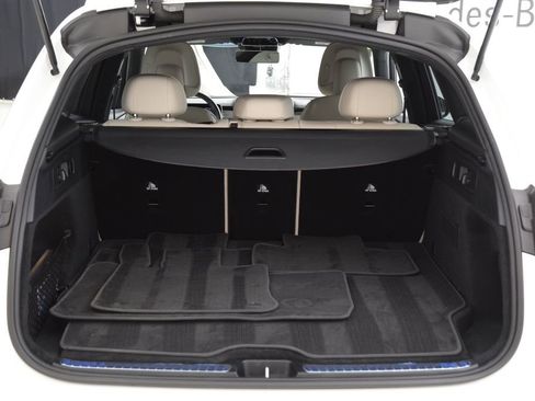 Used 2025 Mercedes-Benz GLC 350e 4MATIC image 30
