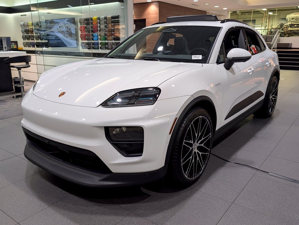 New 2026 Porsche Macan Electric RWD image 1