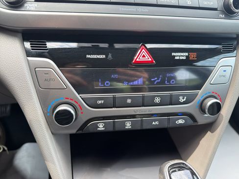 Used 2017 Hyundai Elantra Limited FWD image 18