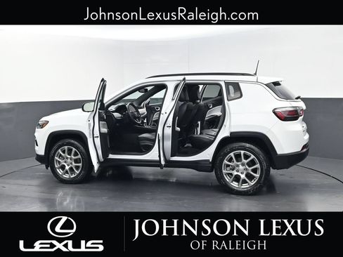 Used 2023 Jeep Compass Latitude w/ Sun and Sound Group AWD/4WD image 36