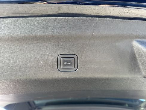 Used 2023 Cadillac Escalade ESV Sport Platinum image 34