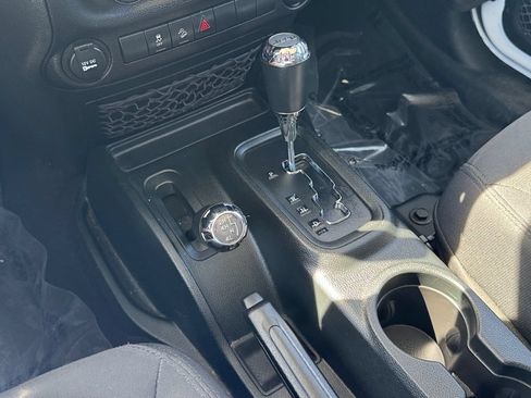 Used 2018 Jeep Wrangler Unlimited Sport w/ Connectivity Group AWD/4WD image 16