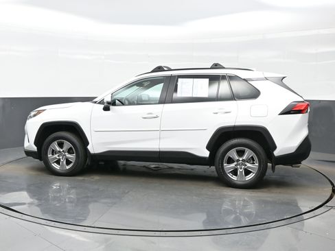 Used 2022 Toyota RAV4 XLE image 3