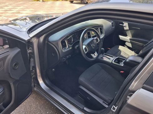 Used 2012 Dodge Charger SE RWD image 7