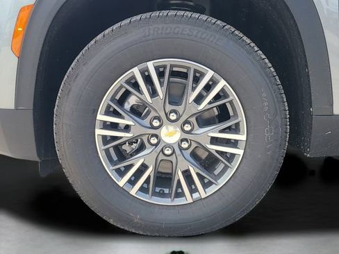 New 2026 Chevrolet Traverse LT image 8
