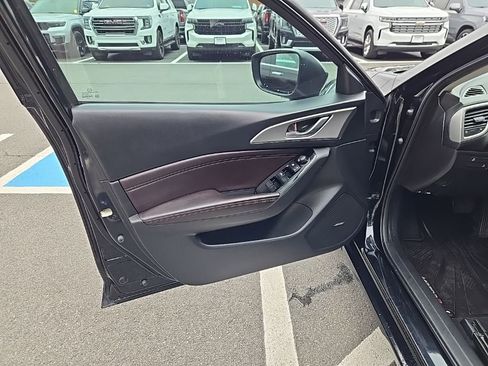 Used 2018 MAZDA MAZDA3 Touring image 10