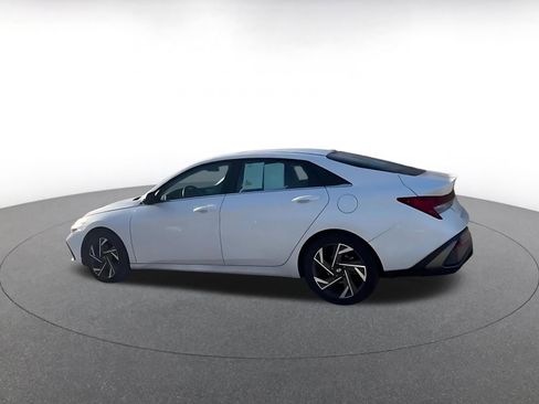 Used 2025 Hyundai Elantra Limited image 11