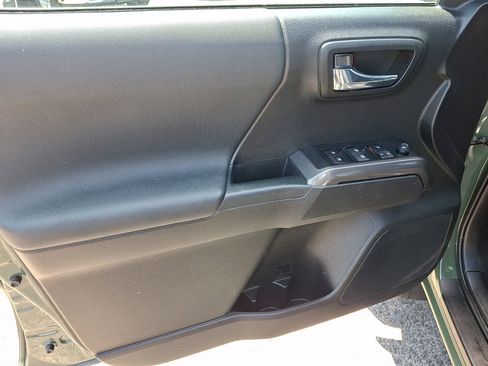 Used 2022 Toyota Tacoma TRD Off-Road AWD/4WD image 23