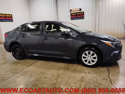 Used 2025 Toyota Corolla LE image 5