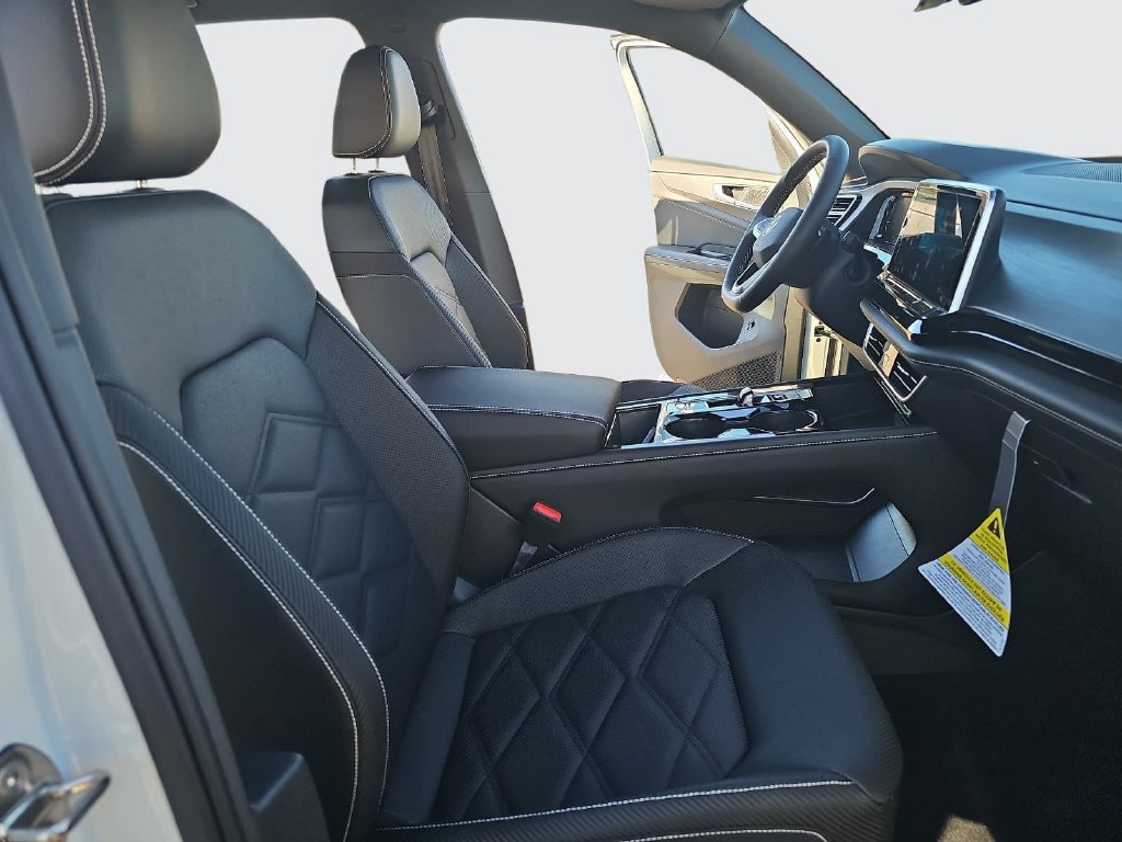 Used 2024 Volkswagen Atlas Cross Sport SE FWD image 10