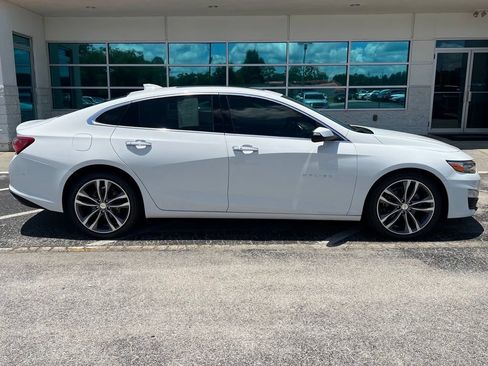 Used 2022 Chevrolet Malibu Premier FWD image 3