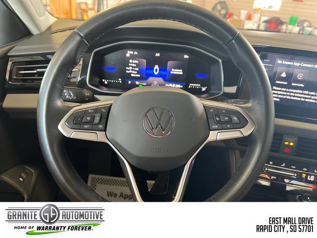 Used 2025 Volkswagen Jetta SE FWD image 10