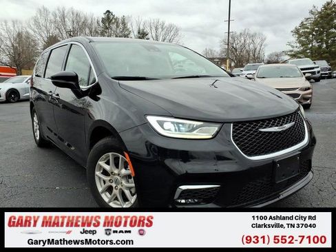 Used 2024 Chrysler Pacifica Touring-L image 1