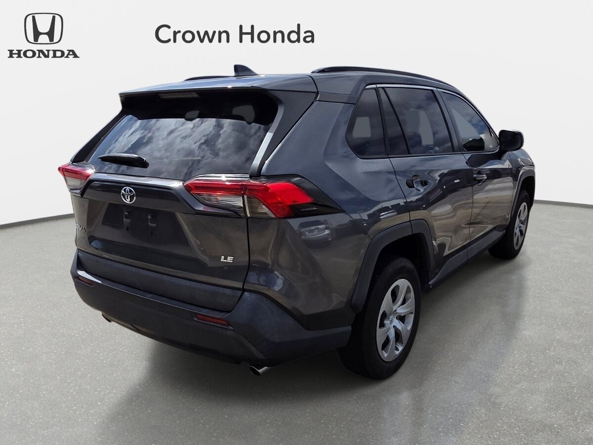 Used 2021 Toyota RAV4 LE FWD image 5