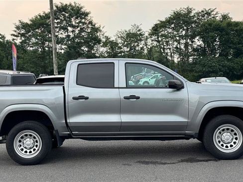 Used 2023 Chevrolet Colorado W/T RWD image 6
