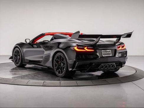 Used 2026 Chevrolet Corvette ZR1 w/ ZR1 Carbon Fiber Aero Package RWD image 4