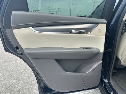 Used 2017 Cadillac XT5 Luxury w/ Driver Awareness Package FWD image 21
