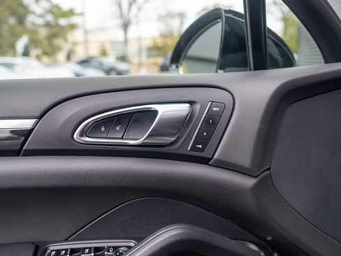 Used 2017 Porsche Cayenne S image 17