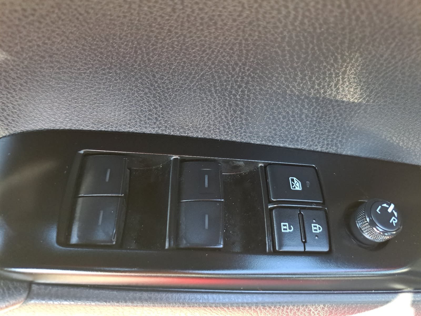 Used 2026 Toyota Camry SE FWD image 29