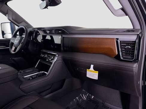 New 2025 GMC Sierra 3500 Denali w/ Denali Reserve Package image 30