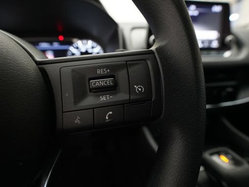 Used 2024 Nissan Rogue S AWD/4WD image 18