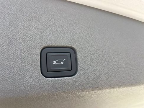 Used 2024 Cadillac XT6 Premium Luxury w/ Technology Package FWD image 8