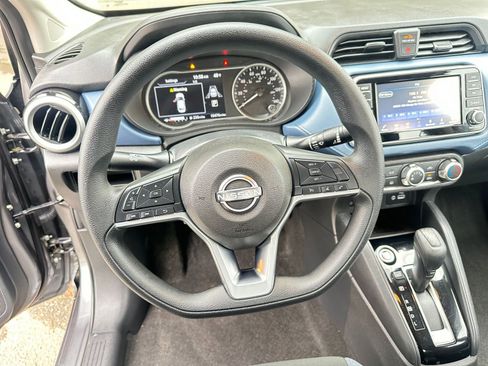 Used 2025 Nissan Versa SV image 28