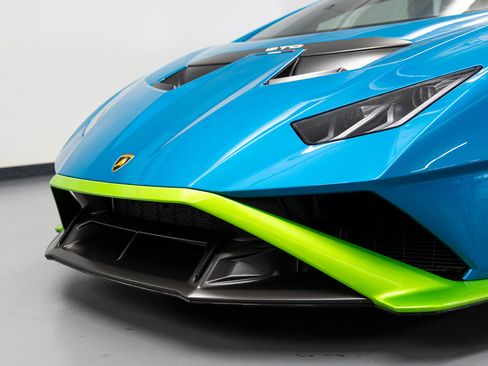 Used 2022 Lamborghini Huracan STO RWD image 24