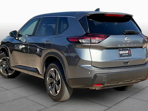 Used 2025 Nissan Rogue SV AWD/4WD image 11