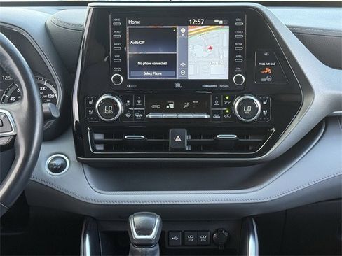 Used 2021 Toyota Highlander Limited image 16