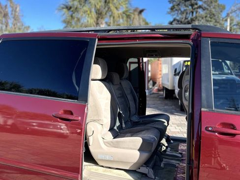 Used 2009 Toyota Sienna CE image 11